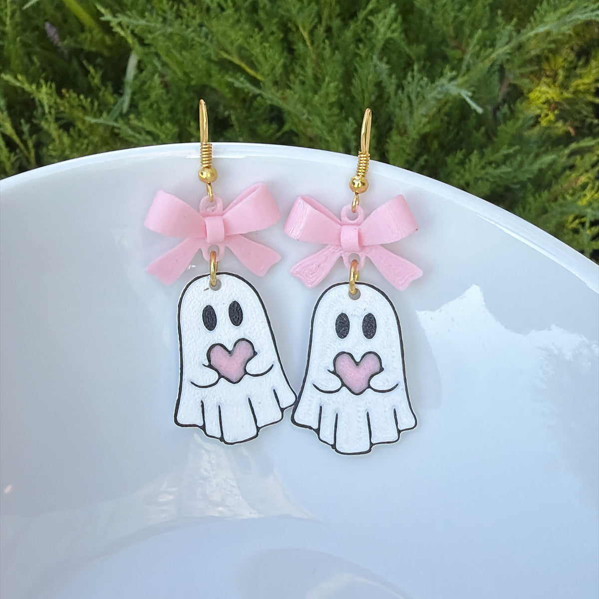 Ghost with pink bow